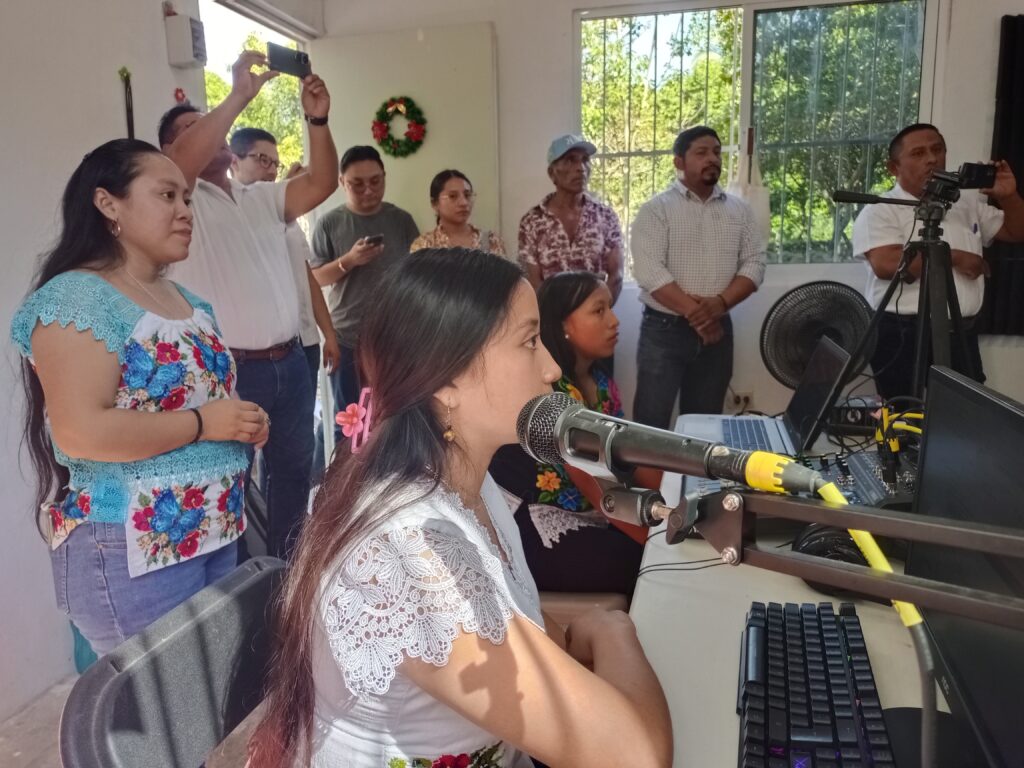 Inauguración de la cabina de radio Tuklik en Mayapán