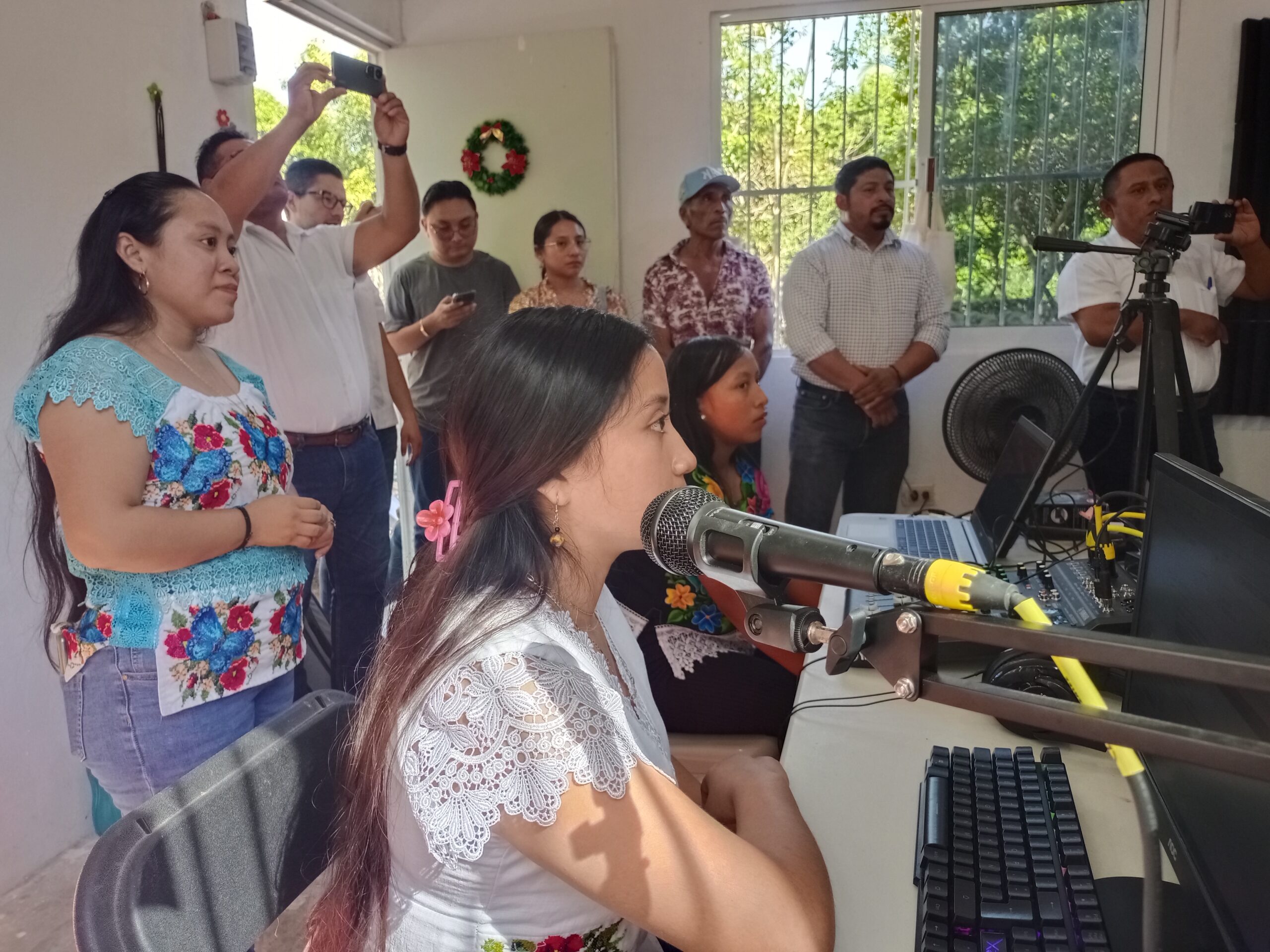 Inauguración de la cabina de radio Tuklik en Mayapán